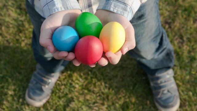 Chasse aux oeufs de âques dans la cité médiévale de Sarlat