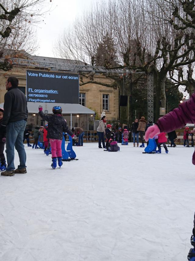 Patinoire lors du marché de Noël de Sarlat