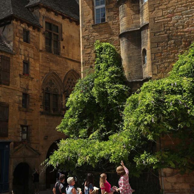 Discovery tour of Sarlat in english