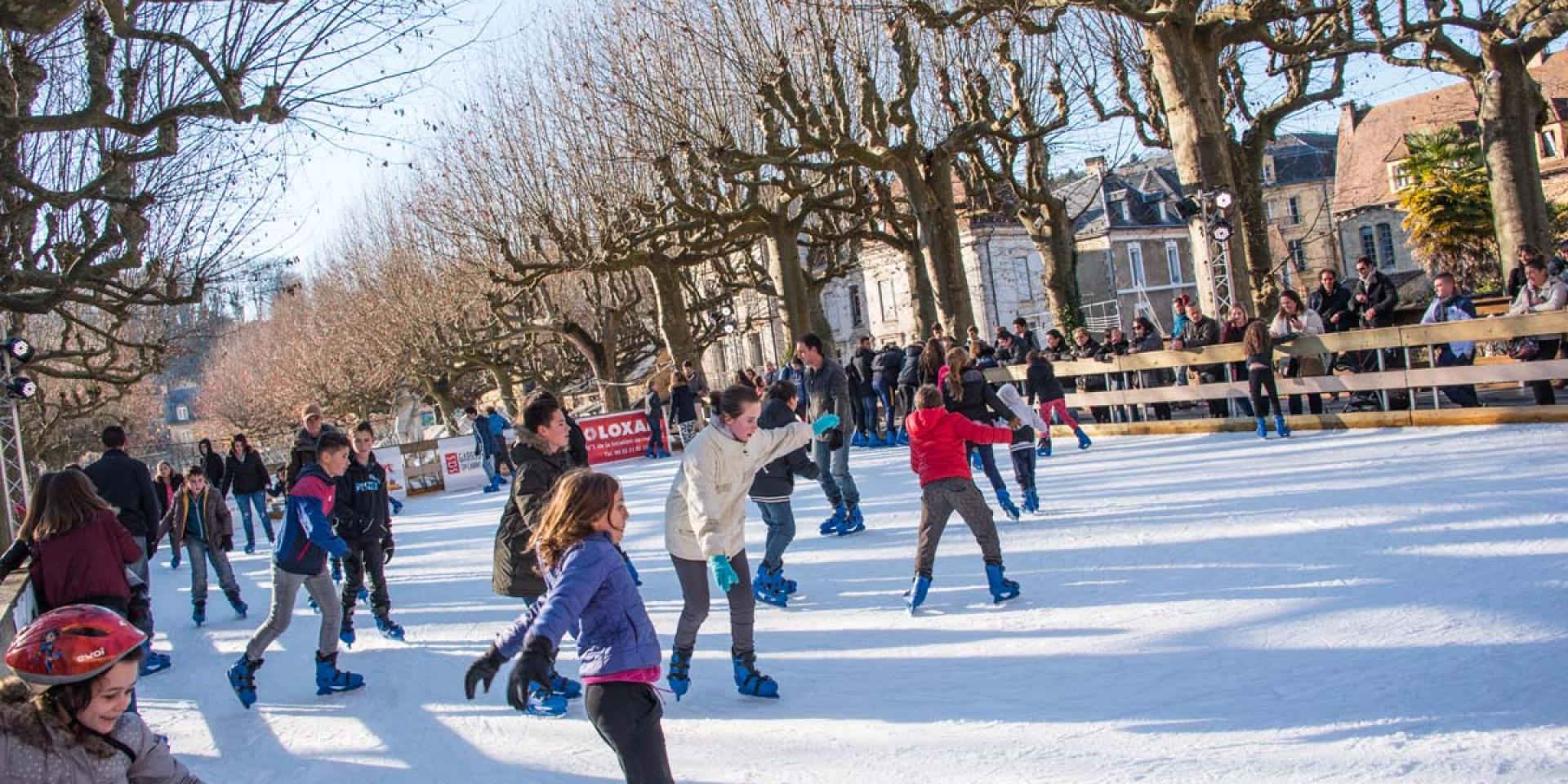 La Patinoire du Marché de Noël | Sarlat Tourisme – Périgord Noir