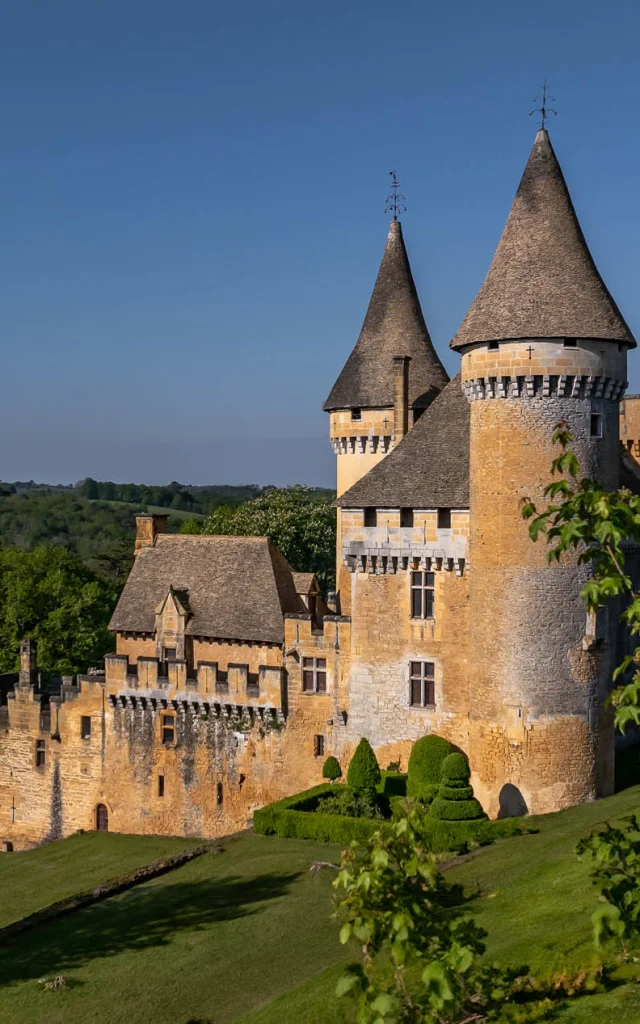DJI_20240423093959_0030_D_MAVIC3PRO-Edit-CDT-24-_Les-chateaux-vus-par-les-proprietaires-Chateau-de-Puymartin@DeclicDecolle.jpg
