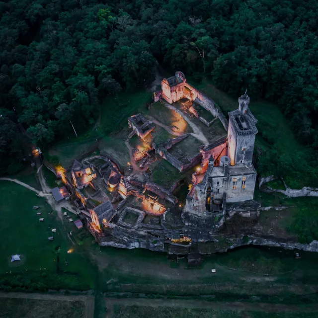 Chateau-de-Commarque-Toussaint-nuit-2.jpg