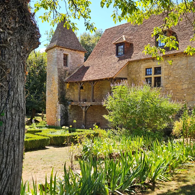 Copie-de-Donjon-Manoir-Jardin-de-la-Salle-Manoir2.jpg