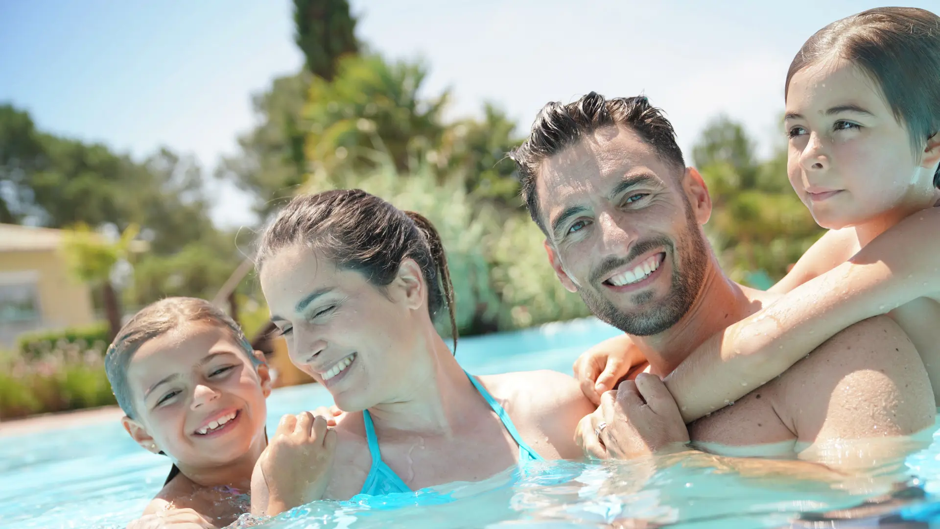 portrait d'une famille qui se baigne à Seignosse