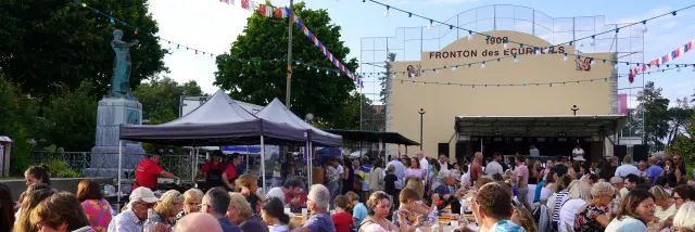 repas au fronton de Seignosse