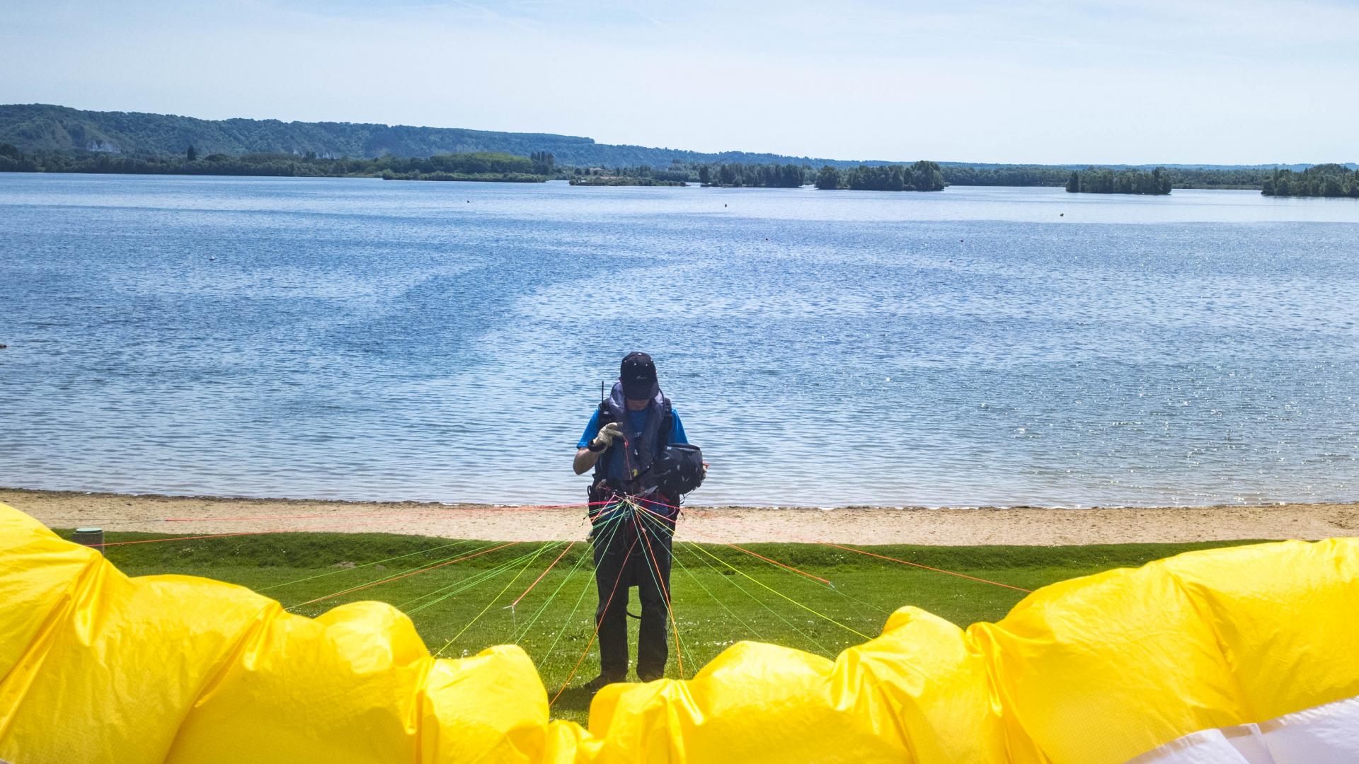 paragliding at Lac de Poses