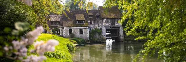 photo du Moulin d'Andé et de la seine au printemps