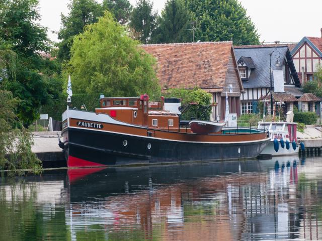 bateau sur seine du musée de la batellerie de Poses