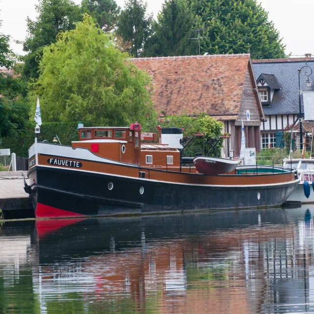 bateau sur seine du musée de la batellerie de Poses