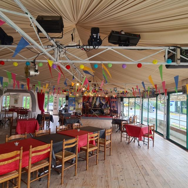 piste de danse du Restaurant Dansant Au Fil De L'eau dans l'Eure en Normandie