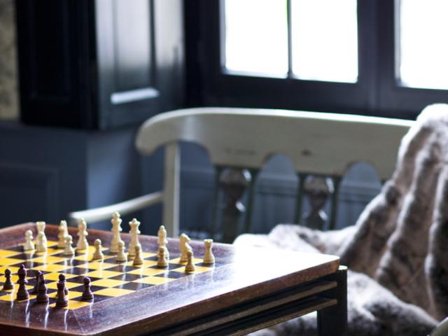 jeu d'échec dans le château Les étangs de Saint Aubin dans l'Eure en Normandie