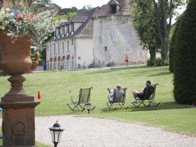 Détente dans le jardin du château de Normandie : Les étangs De Saint Aubin