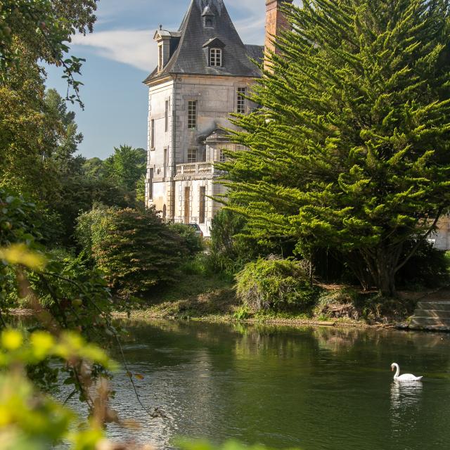 passage de l'Eure devant le chateau d'Acquigny