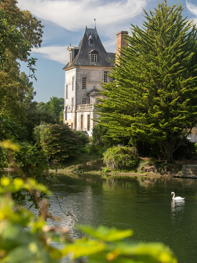 passage de l'Eure devant le chateau d'Acquigny