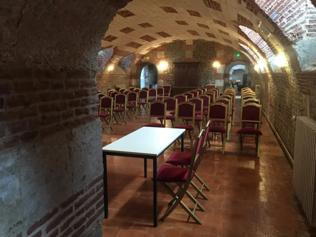 Le Domaine du Château d'Argeronne, avec son Château du XVII, son parc à l'anglaise, son Orangerie, dans l'Eure, à 1 heure de Paris, à 10km de Louviers, 30 km d'Evreux et de Rouen, à proximité de Giverny