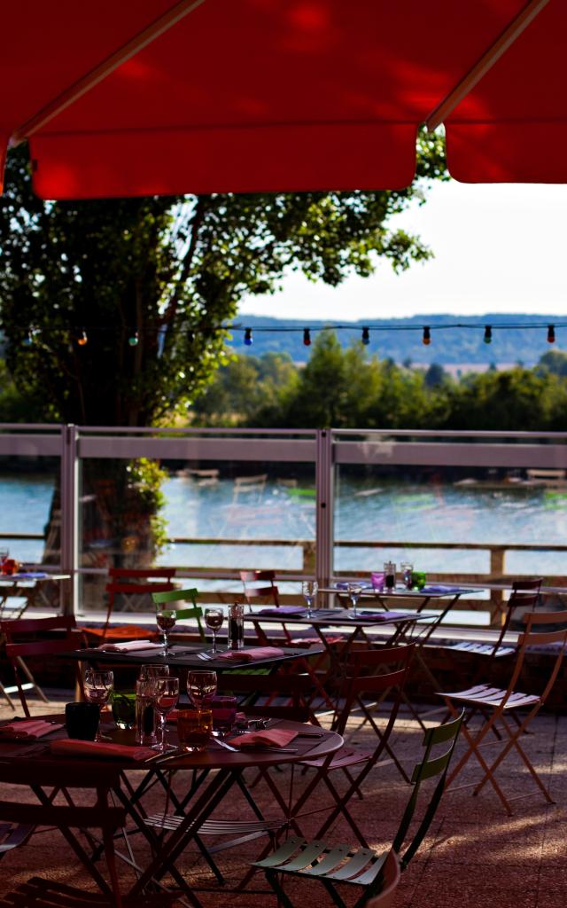 Restaurant au bord de l'eau les Canisses