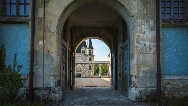 Par la porte du château de Gaillon
