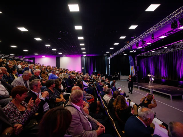 Le Hub Expo & Congrès - Salle avec gradins