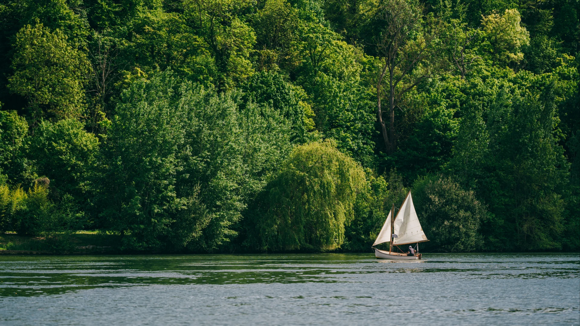 Bateau sur la Seine à Portejoie