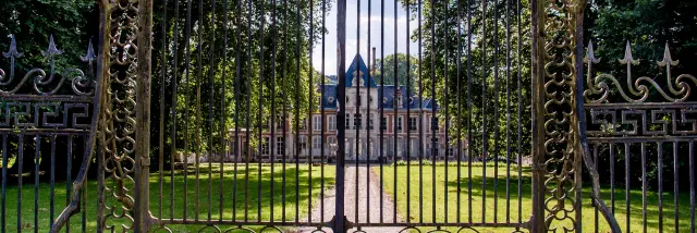 Grille du château de Pinterville