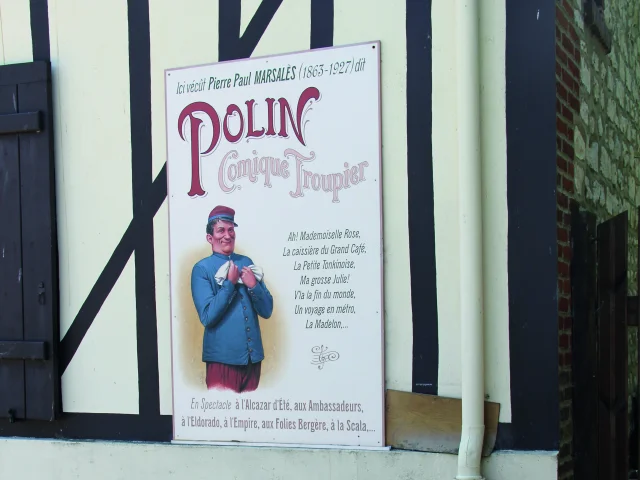 Maison Polin Poses