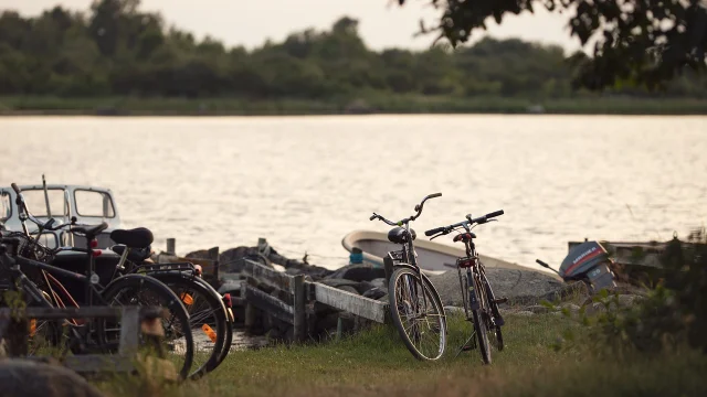Vélo au bord de l'eau