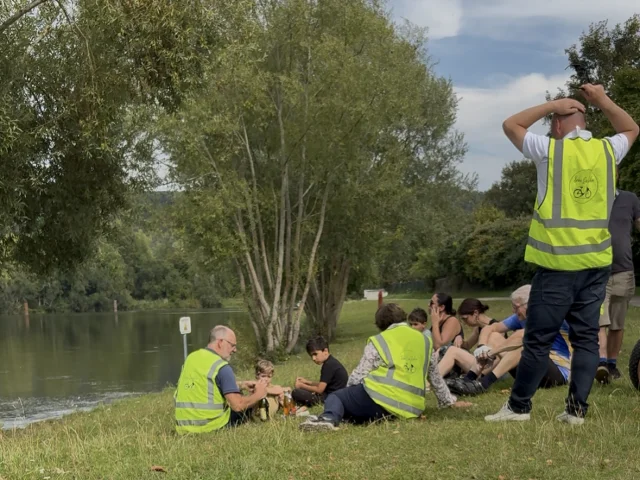 Pause Goute Solex Bord De Seine