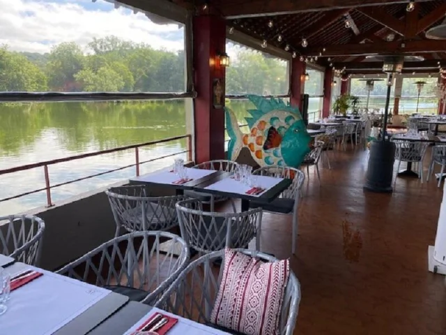 Terrasse De Lauberge Du Halage