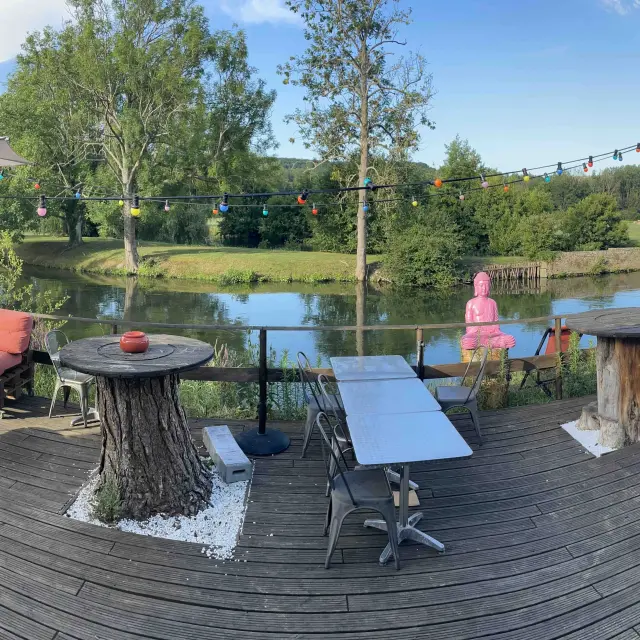 Vuelargeterrasselaguinguettecanoe