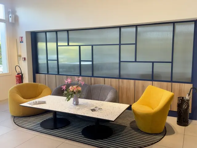 Hall 1mercure Val De Reuil