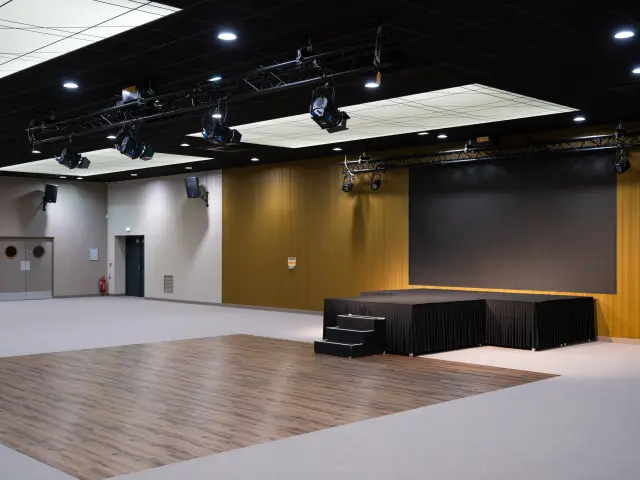 Salle A Louviers De 450m² 3 Toy Evenements