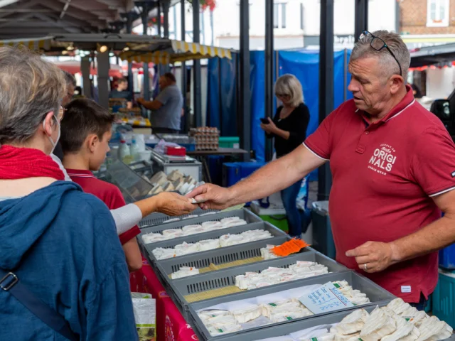 Käse neufchâtel Markt in Buchy