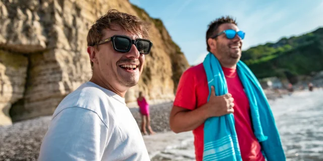 Groupe d'amis sur la plage de Vaucottes
