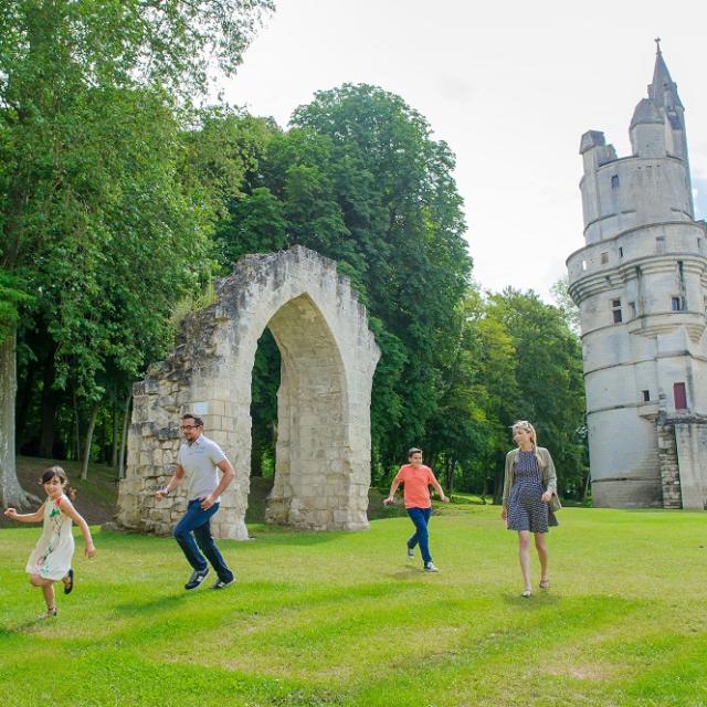 En famille < Donjon de Septmonts < Septmonts