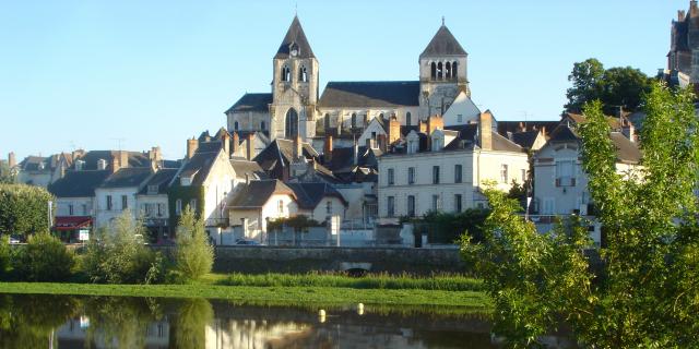 La ville de Saint-Aignan vue du Cher