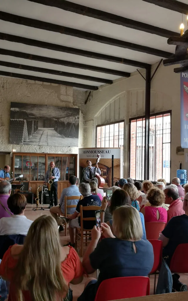 Groupe de jazz en concert aux Caves Monmousseau