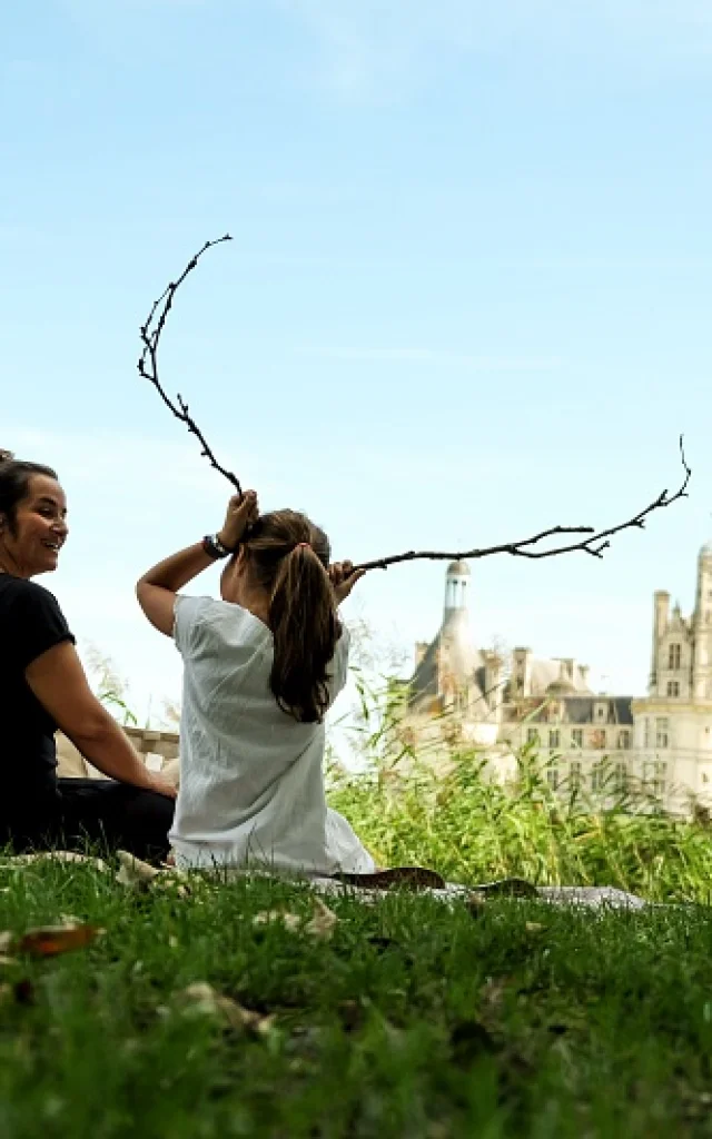 Famille en été dans Le parc de Chambord
