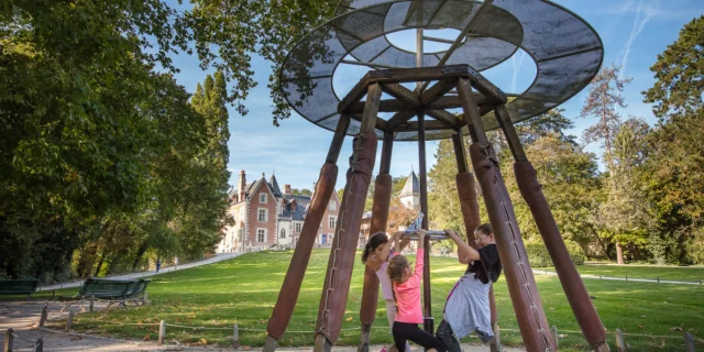 2 Enfants Au Chateau Du Clos Luce A Amboise David Darrault 2027 07 06 Medium