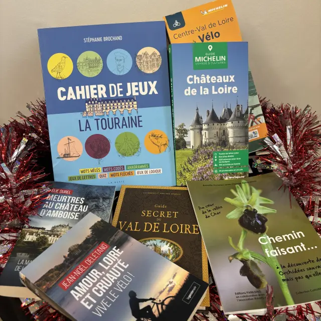 Sélection de livres et guides sur le Val de Loire incluant tourisme, patrimoine, loisirs et romans locaux.