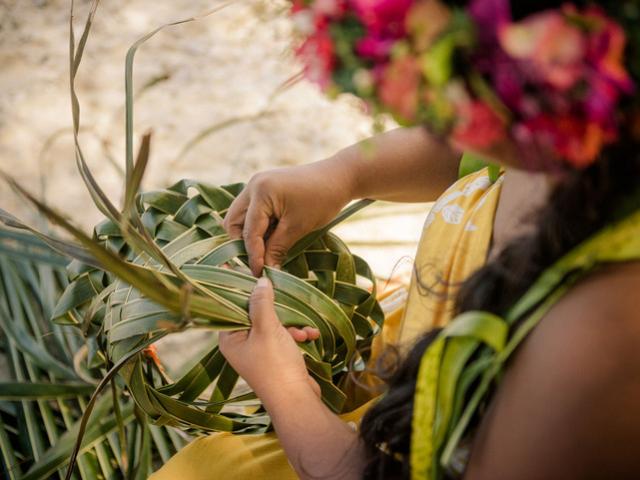 Polynesian Hat Weaving - Tahiti Tourisme © Myles Mcguinness