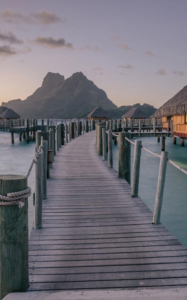 Vue Sur Le Mont Otemanu Bora Bora © Myles Mcguinness