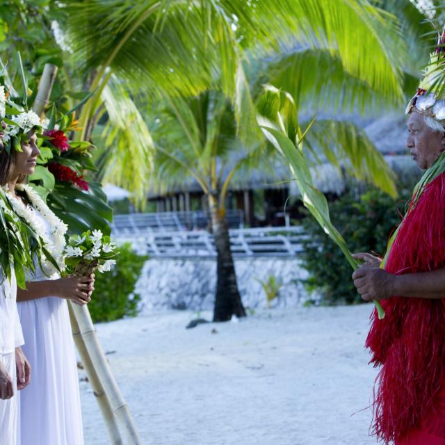 Robe de mariée online traditionnelle tahitienne