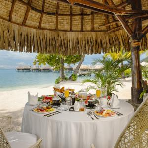 08 Private Breakfast On The Beach ©gregoirelebacon