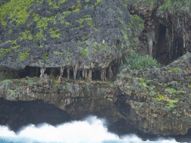 The Monster’s Mouth Toa Rutu Rurutu -Tahiti Tourisme
