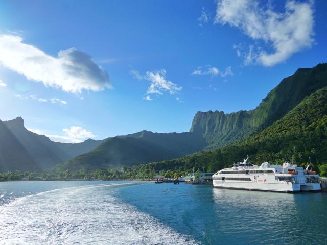 Ferry boat quay in à Vaiare, Moorea - Tahiti Tourisme