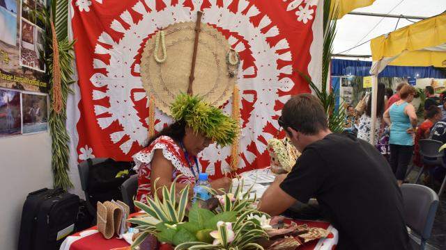 Exhibition Stand Pension Raivavae Tama - © Tahiti Tourisme