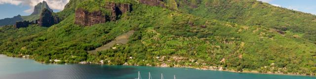 Windstar in the Cook Bay in Moorea