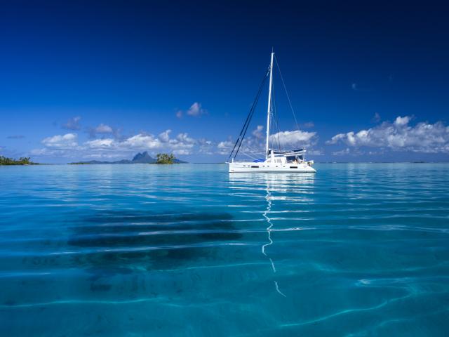 Sailboat cruise in Taha'a - Tahiti Tourisme © David Kirkland