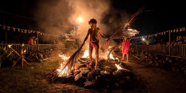 Firewalking ceremony - umu ti