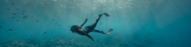 Diver in Fakarava - Tahiti Toursime